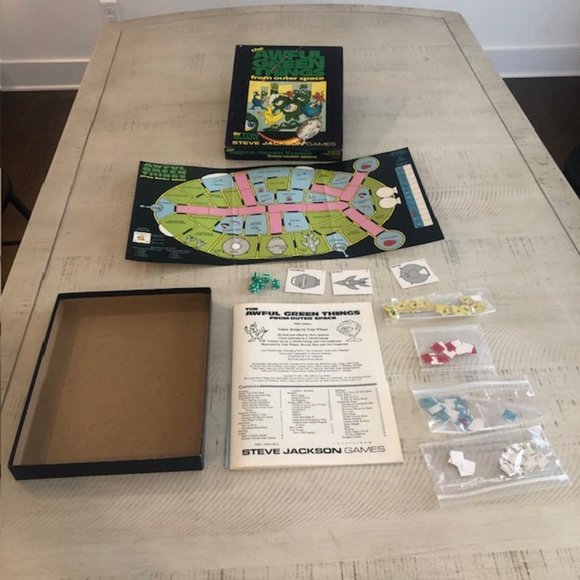 Rare, vintage 1990 The Awful Green Things from Outer Space (5th Edition) - Picture 2 of 11